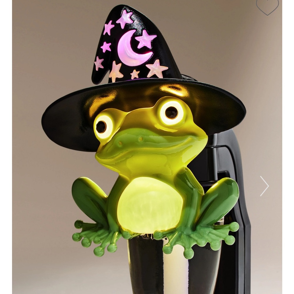 Witchy Frog Nightlight
Wallflowers Fragrance Plug Frog 🐸 Witch Night Light